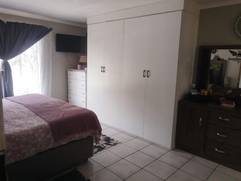 To Let 3 Bedroom Property for Rent in Strubenvale Gauteng