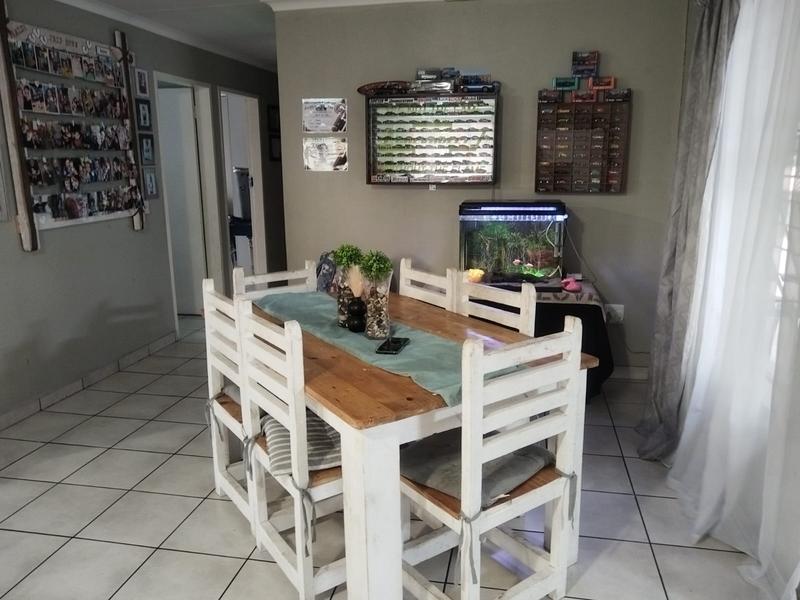 To Let 3 Bedroom Property for Rent in Strubenvale Gauteng