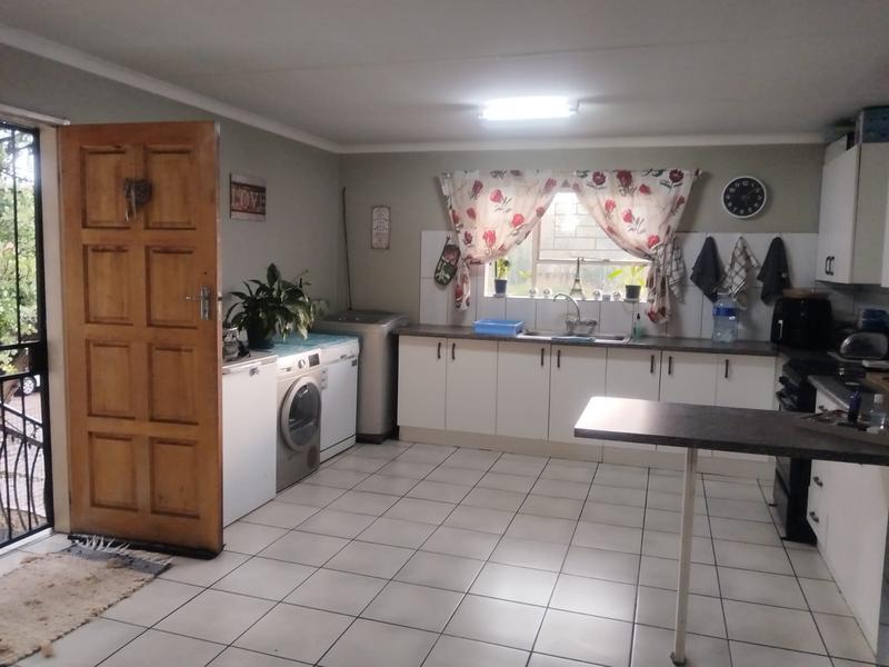 To Let 3 Bedroom Property for Rent in Strubenvale Gauteng