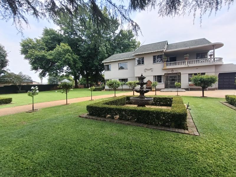 5 Bedroom Property for Sale in Strubenvale Gauteng