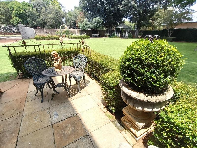 5 Bedroom Property for Sale in Strubenvale Gauteng