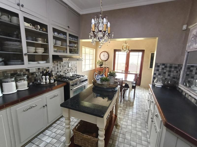 5 Bedroom Property for Sale in Strubenvale Gauteng