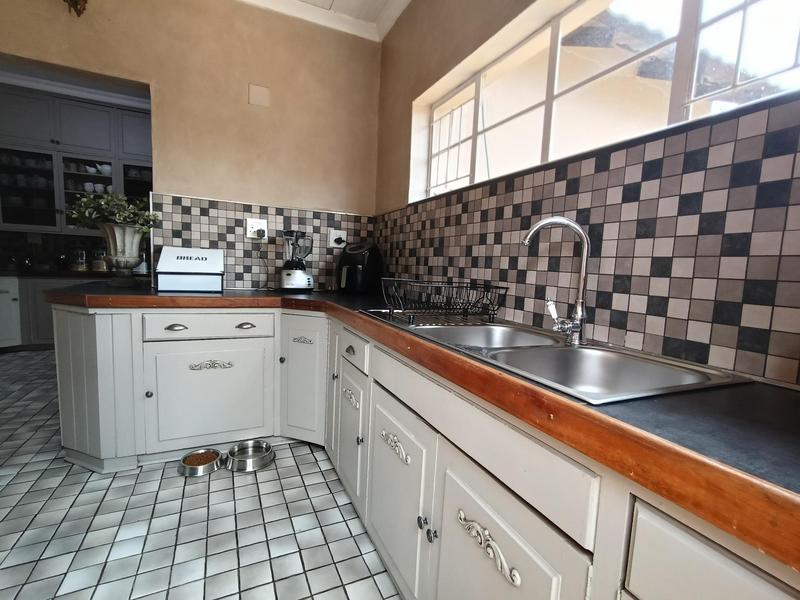 5 Bedroom Property for Sale in Strubenvale Gauteng