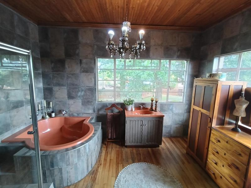 5 Bedroom Property for Sale in Strubenvale Gauteng