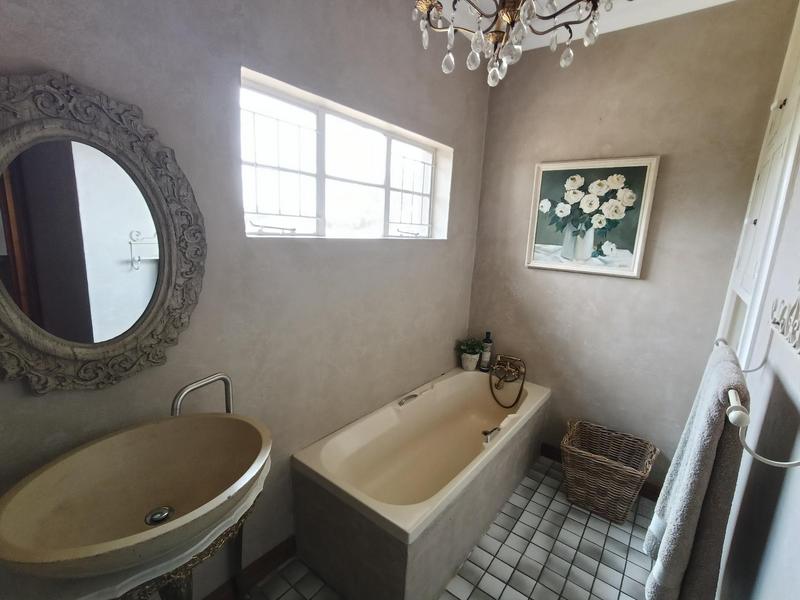 5 Bedroom Property for Sale in Strubenvale Gauteng