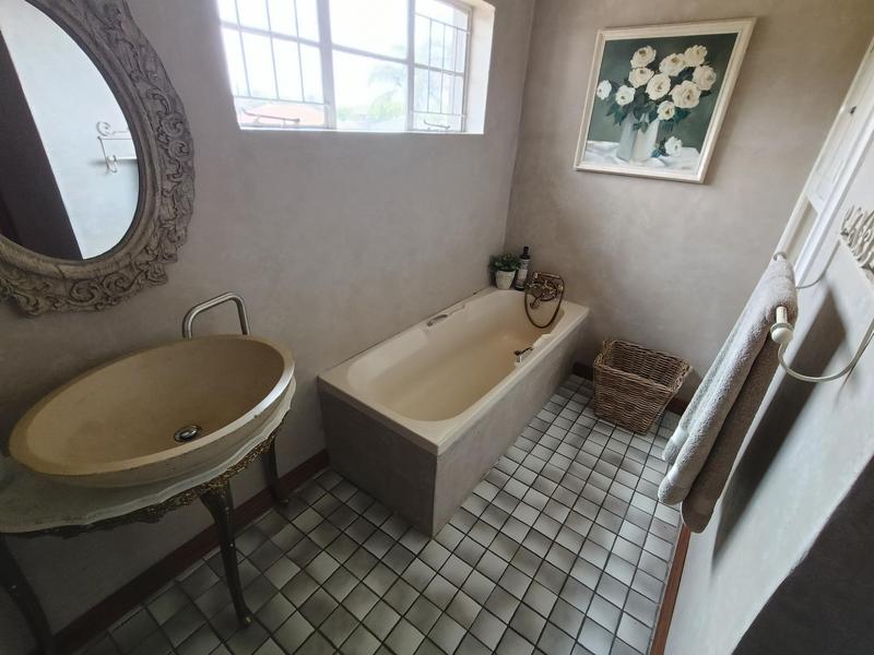 5 Bedroom Property for Sale in Strubenvale Gauteng