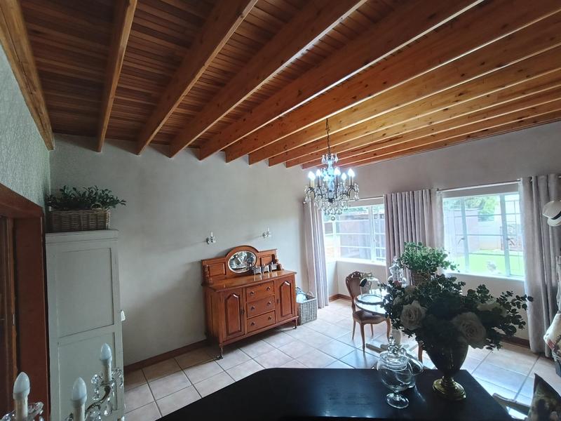 5 Bedroom Property for Sale in Strubenvale Gauteng