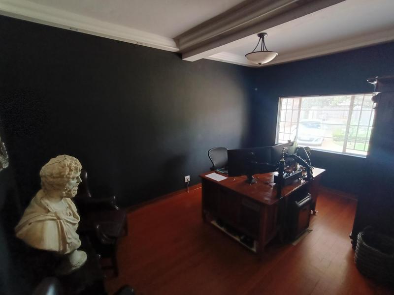 5 Bedroom Property for Sale in Strubenvale Gauteng