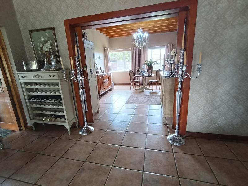 5 Bedroom Property for Sale in Strubenvale Gauteng