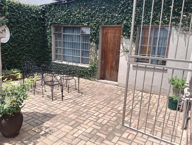 5 Bedroom Property for Sale in Strubenvale Gauteng