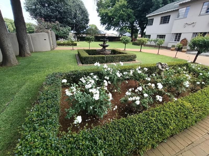 5 Bedroom Property for Sale in Strubenvale Gauteng