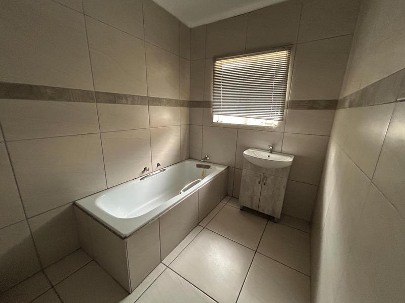 To Let 3 Bedroom Property for Rent in Rooihuiskraal Gauteng