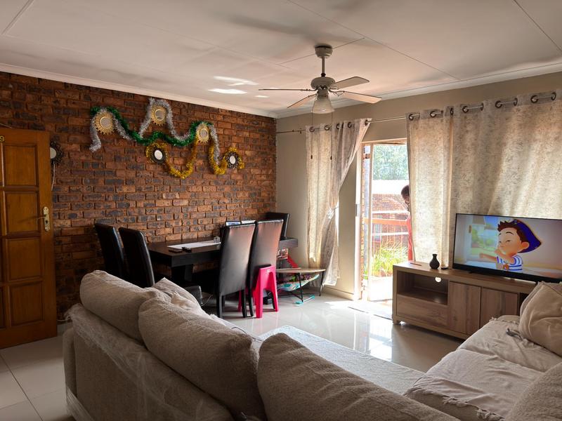 2 Bedroom Property for Sale in Die Hoewes Gauteng