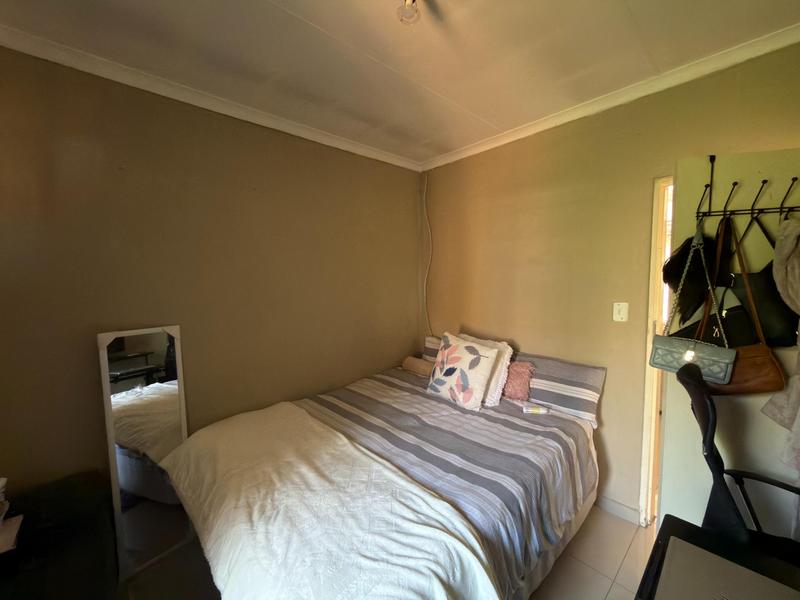 2 Bedroom Property for Sale in Die Hoewes Gauteng