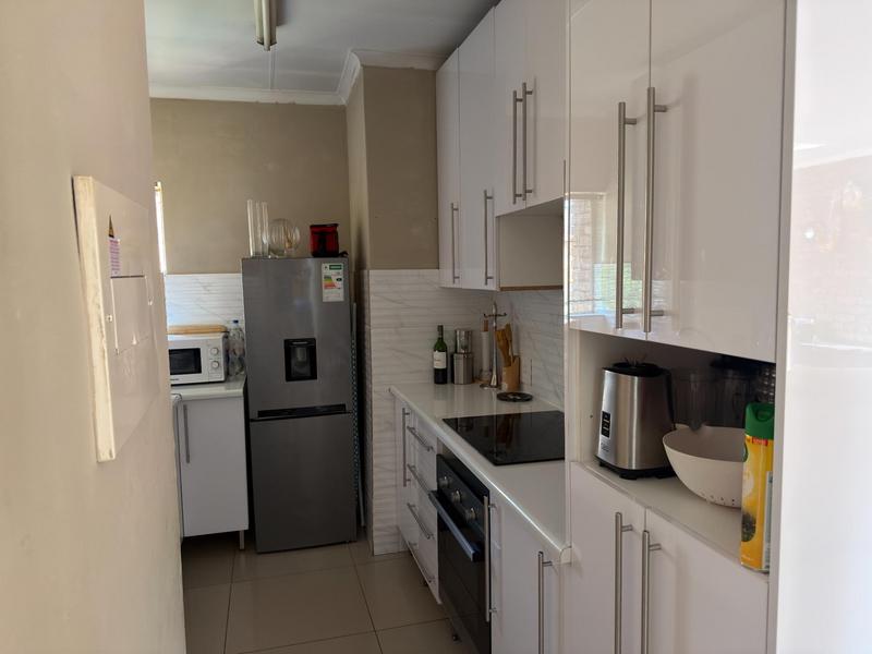 2 Bedroom Property for Sale in Die Hoewes Gauteng