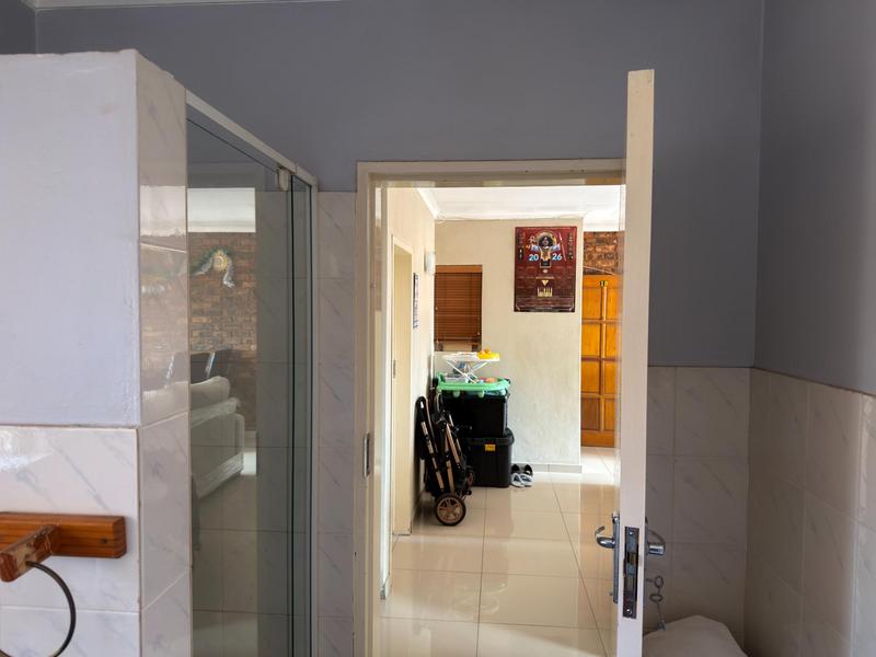 2 Bedroom Property for Sale in Die Hoewes Gauteng