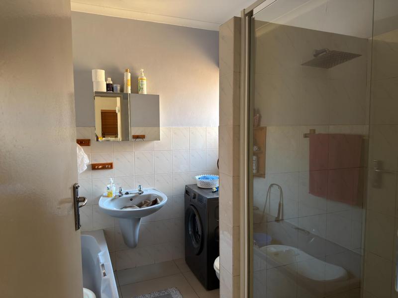 2 Bedroom Property for Sale in Die Hoewes Gauteng