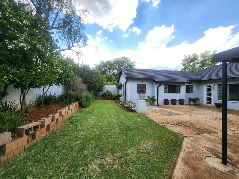 To Let 3 Bedroom Property for Rent in Blairgowrie Gauteng