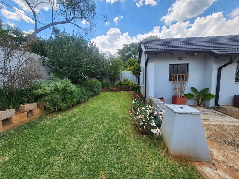 To Let 3 Bedroom Property for Rent in Blairgowrie Gauteng