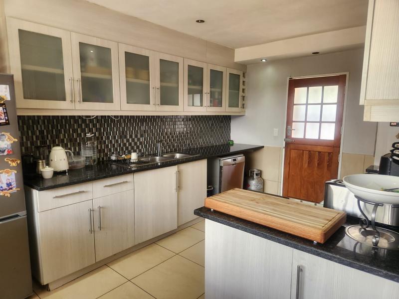 To Let 3 Bedroom Property for Rent in Blairgowrie Gauteng