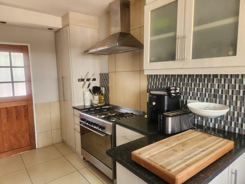 To Let 3 Bedroom Property for Rent in Blairgowrie Gauteng