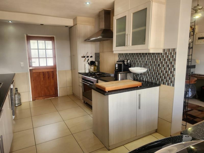 To Let 3 Bedroom Property for Rent in Blairgowrie Gauteng