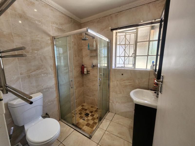 To Let 3 Bedroom Property for Rent in Blairgowrie Gauteng