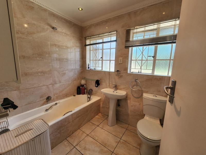 To Let 3 Bedroom Property for Rent in Blairgowrie Gauteng