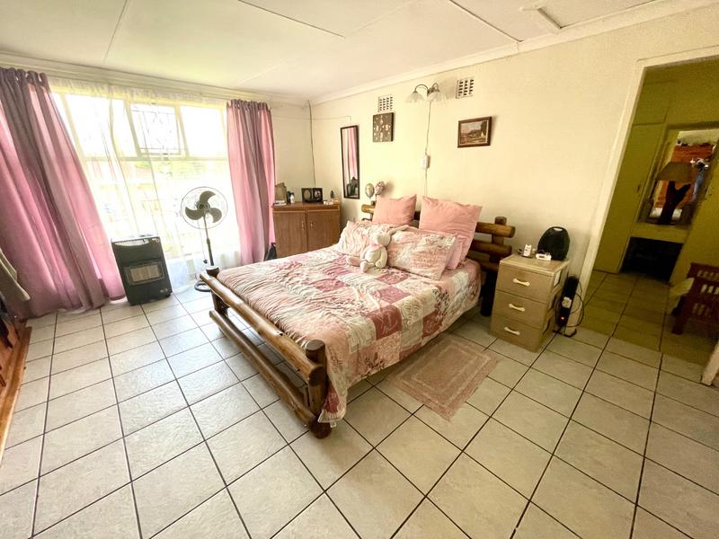 4 Bedroom Property for Sale in Quellerie Park Gauteng