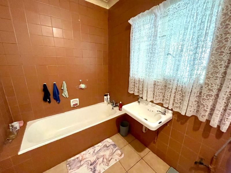 4 Bedroom Property for Sale in Quellerie Park Gauteng