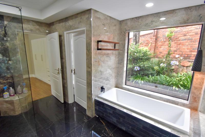 To Let 4 Bedroom Property for Rent in Sandown Gauteng