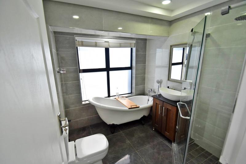 To Let 4 Bedroom Property for Rent in Sandown Gauteng