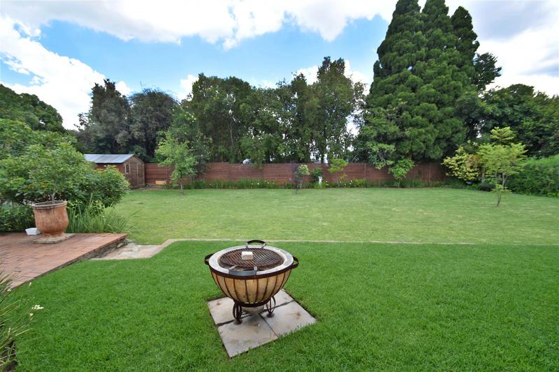 To Let 4 Bedroom Property for Rent in Sandown Gauteng