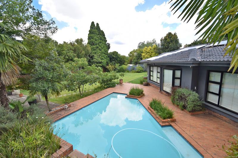 To Let 4 Bedroom Property for Rent in Sandown Gauteng