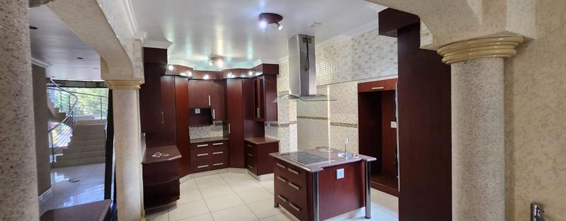 5 Bedroom Property for Sale in Helderwyk Gauteng