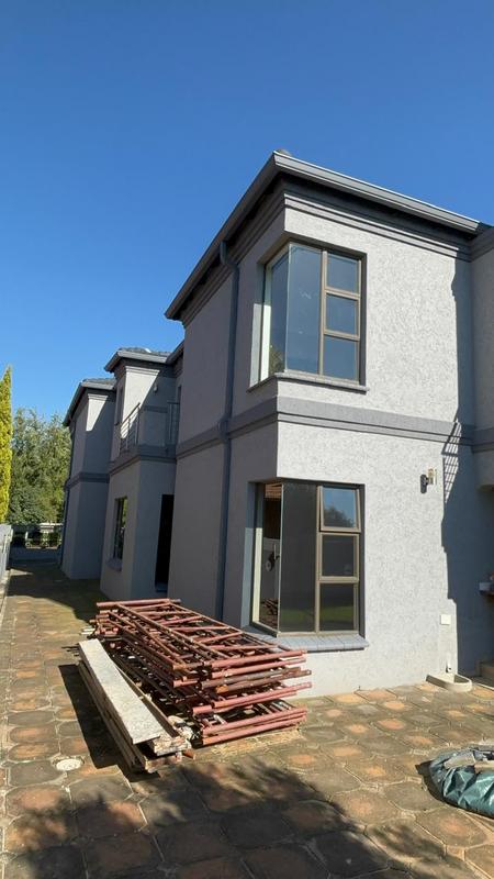 5 Bedroom Property for Sale in Helderwyk Gauteng