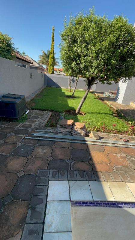 5 Bedroom Property for Sale in Helderwyk Gauteng