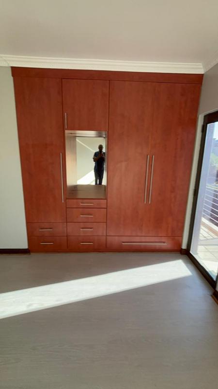 5 Bedroom Property for Sale in Helderwyk Gauteng