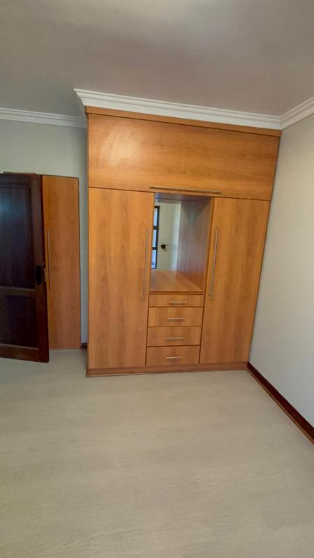 5 Bedroom Property for Sale in Helderwyk Gauteng