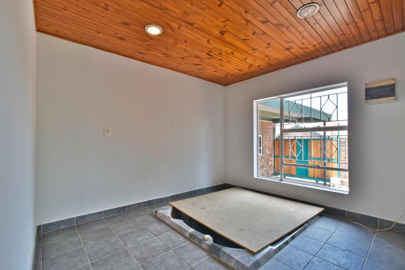 2 Bedroom Property for Sale in Brackendowns Gauteng