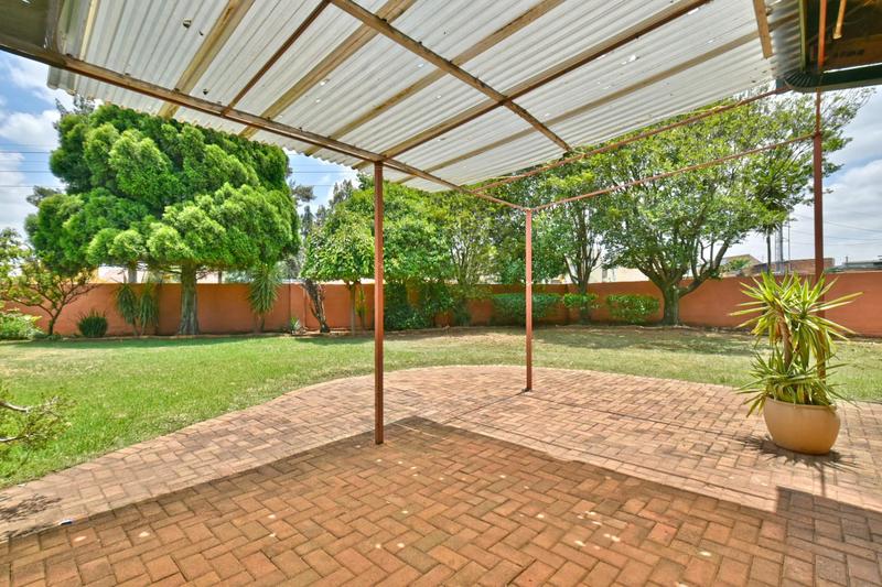 2 Bedroom Property for Sale in Brackendowns Gauteng