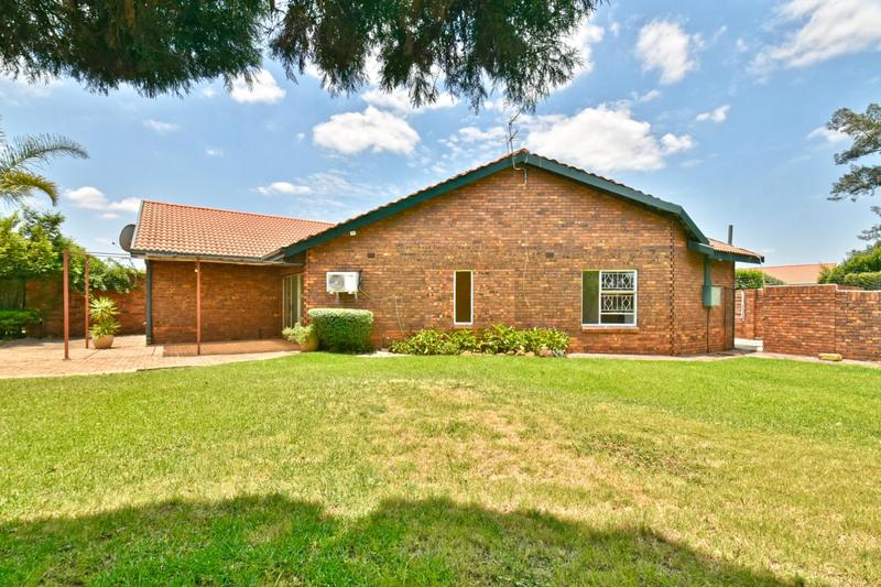 2 Bedroom Property for Sale in Brackendowns Gauteng
