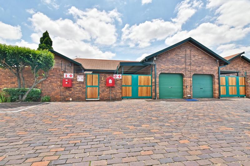 2 Bedroom Property for Sale in Brackendowns Gauteng