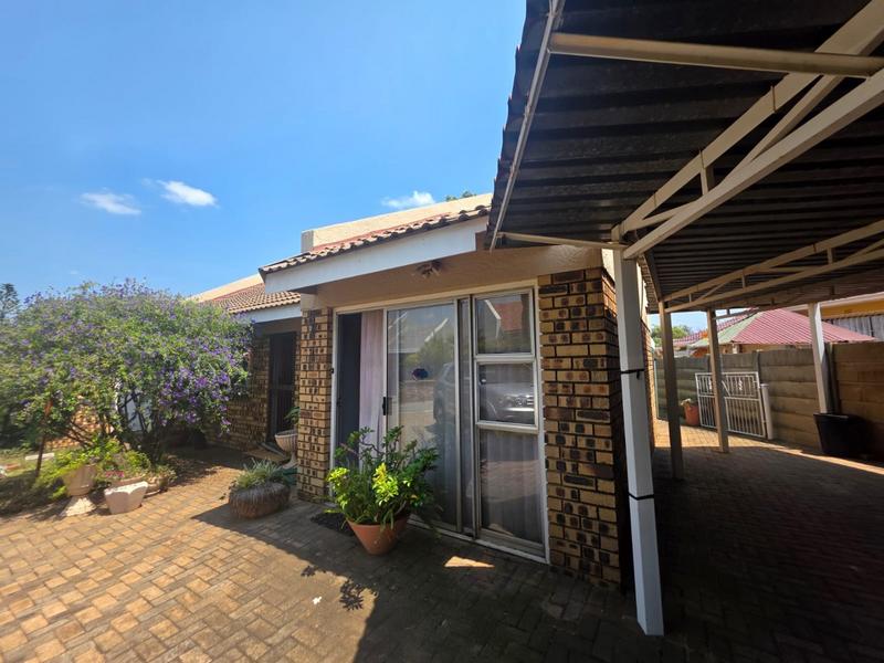 To Let 2 Bedroom Property for Rent in Greenhills Gauteng