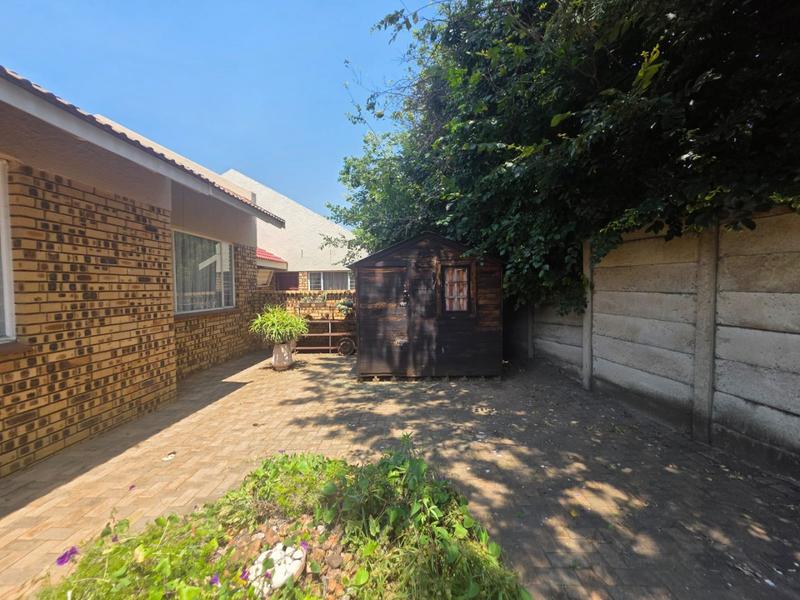 To Let 2 Bedroom Property for Rent in Greenhills Gauteng