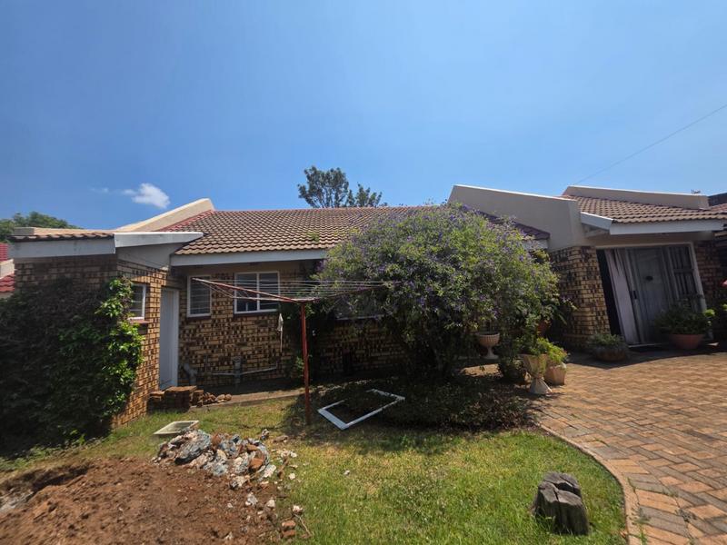 To Let 2 Bedroom Property for Rent in Greenhills Gauteng