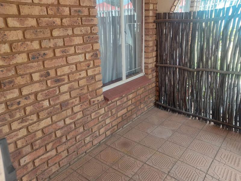 4 Bedroom Property for Sale in Helikonpark Gauteng