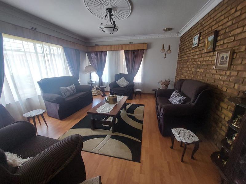 4 Bedroom Property for Sale in Helikonpark Gauteng