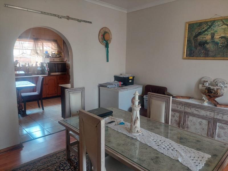 4 Bedroom Property for Sale in Helikonpark Gauteng