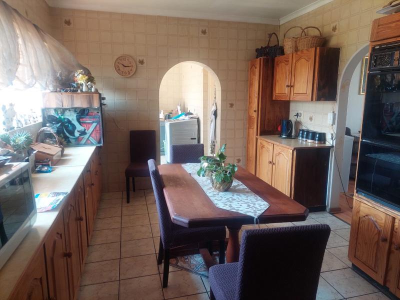 4 Bedroom Property for Sale in Helikonpark Gauteng